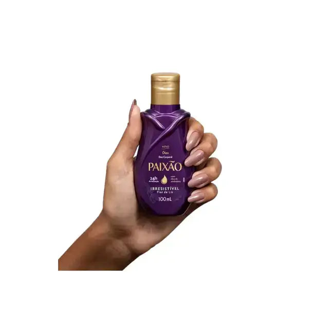 Paixão Irresistible deodorant body oil, 3.38 fl oz (100 mL), bottle held in hand for size reference. Buy now at MKPBR.COM – Worldwide Shipping
