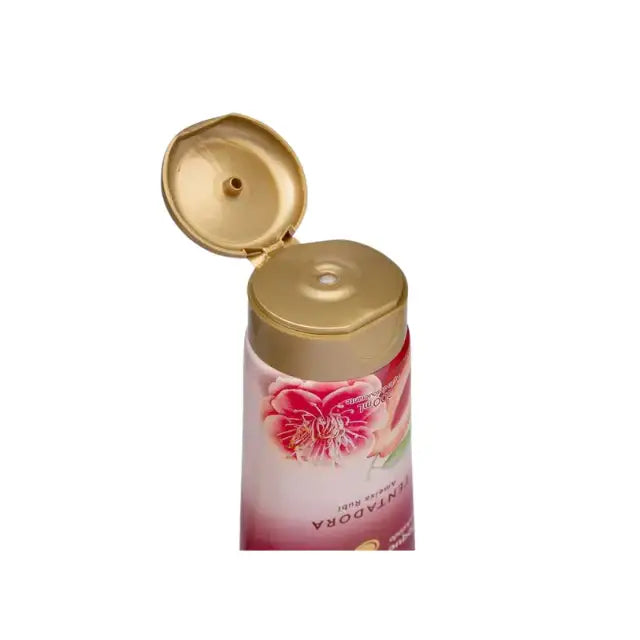 Close-up of the open gold flip-top cap of Paixão Tentadora Ultracremosa Deo Hidratante lotion showing the dispenser detail. Buy now at MKPBR.COM – Worldwide Shipping
