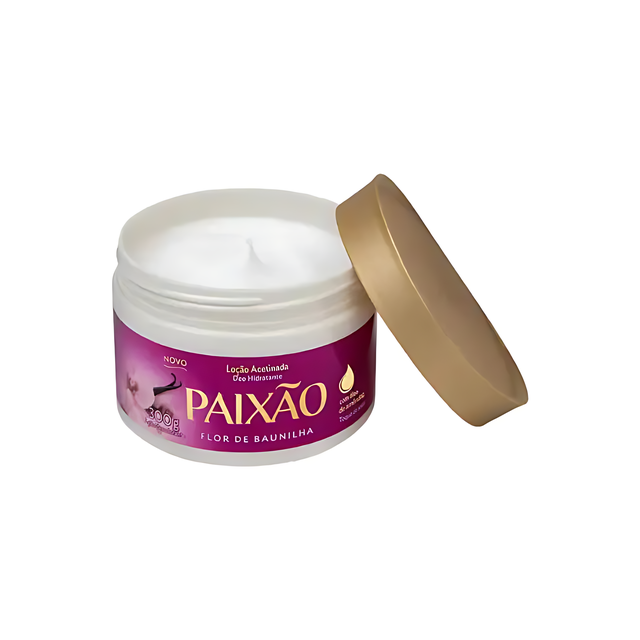 Flor de Baunilha 300g body lotion on white background, open jar with gold lid and creamy formula, vanilla flower fragrance with almond oil. Buy now at MKPBR.COM – Worldwide Shipping