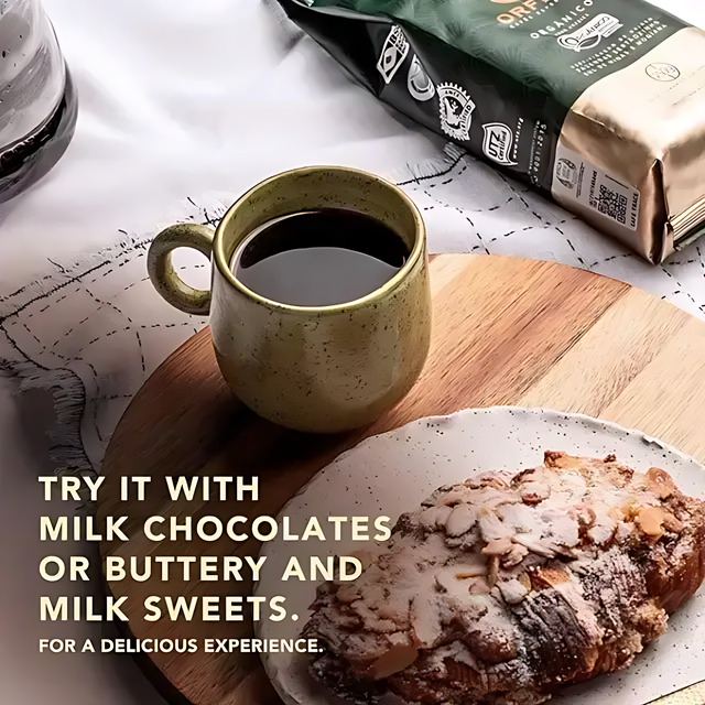 Orfeu Organic Ground Coffee – 100% Arabica, Chocolate & Caramel Notes, Medium Roast – 8.82 oz (250g) – A close-up of a coffee featuring Orfeu Organic Ground Coffee, highlighting its fine grind and readiness for brewing. – Buy now at MKPBR.COM – Worldwide Shipping