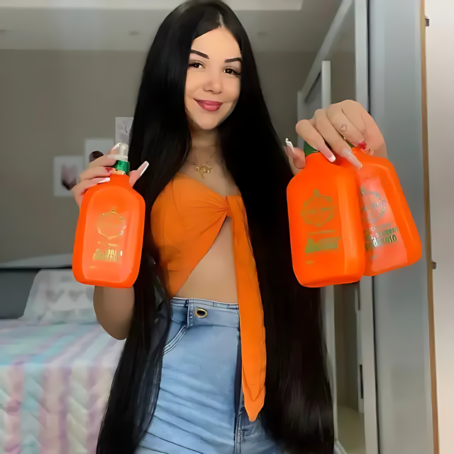 Model holding three bottles of Gold Spell Receitinha Poderosa Tônico 250ml for hair growth and repair - Buy now at MKPBR.COM - Worldwide Shipping