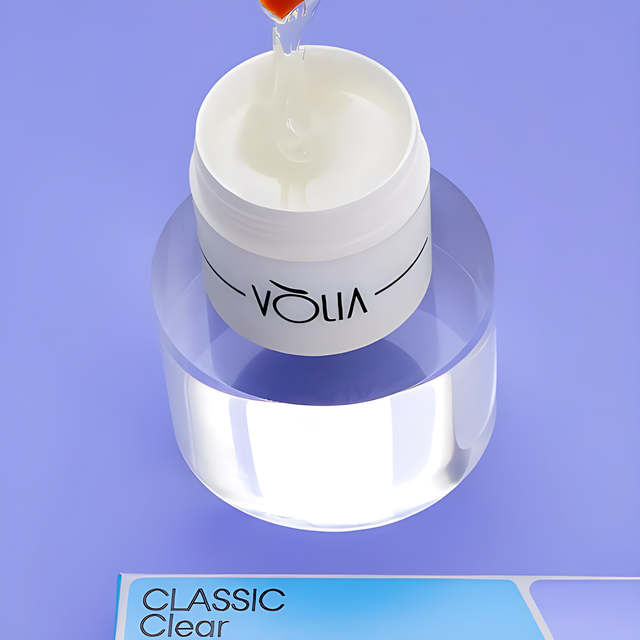 Vòlia Cosméticos Clear Base Gel featuring a flexible formula in an eco-friendly refill sachet – Buy now at MKPBR.COM – Worldwide Shipping