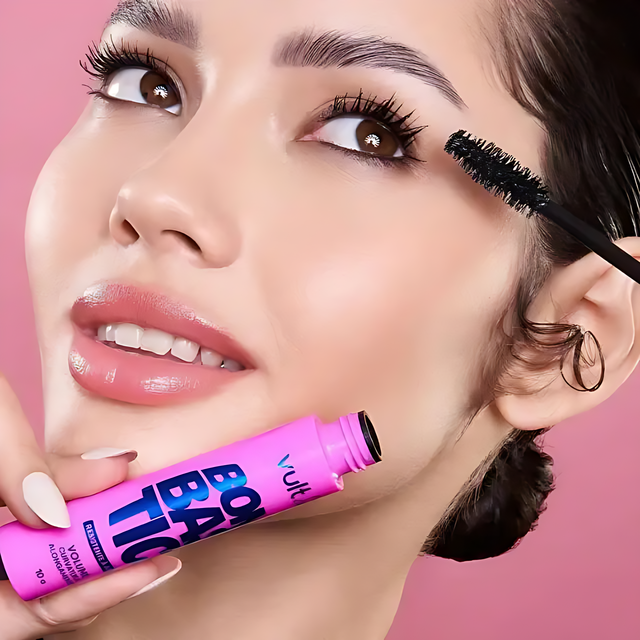 Vult Extreme Bombastic! Waterproof Mascara being applied by a model, demonstrating its power for voluminous, curled, and beautifully defined lashes – Buy now at MKPBR.COM – Worldwide Shipping