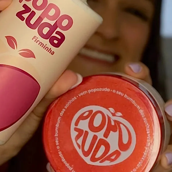 Popozuda customer with her Popozuda products